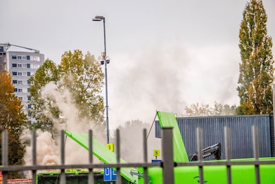 Vuilniswagen in Amersfoort moet lading lossen vanwege brand