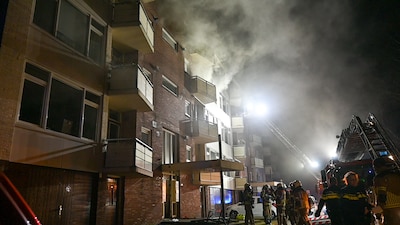 Appartement in lichterlaaie, bewoner raakt zwaar gewond: ‘Hoop dat het goedkomt’