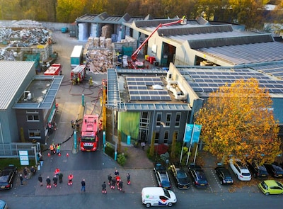 Brand in afzuiging van afvalverwerker in Apeldoorn, bedrijf ontruimd