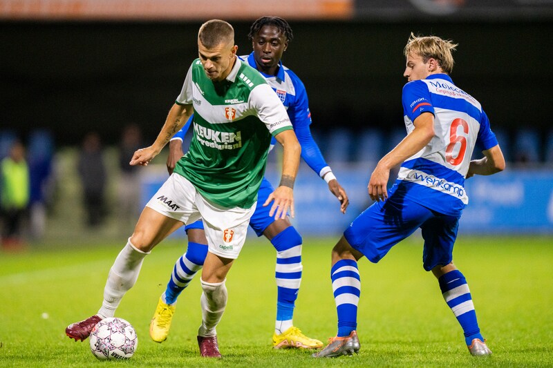 FC Dordrecht kwam vrijdagavond makkelijk door de verdediging van PEC Zwolle.
