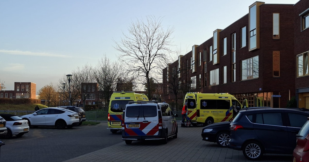 Baby onwel, traumaheli landt middenin woonwijk
