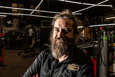 Dankzij die ene leraar op het speciaal onderwijs heeft Bas nu klanten van over de hele wereld