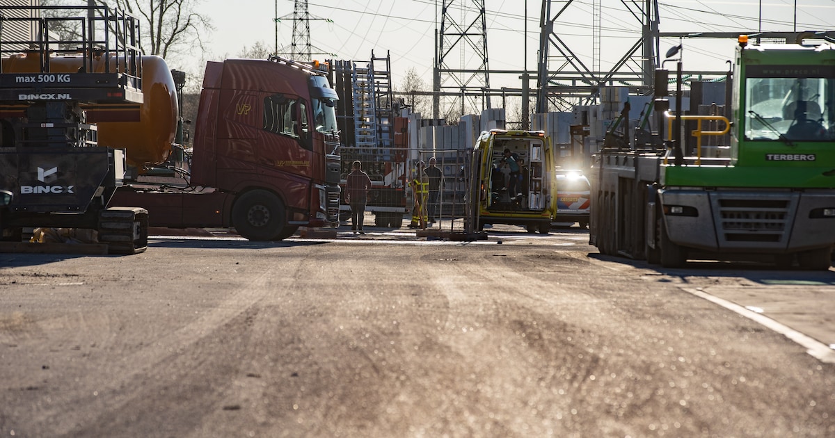 Medewerker betonbedrijf Apeldoorn ernstig gewond aan oor tijdens werken aan machine