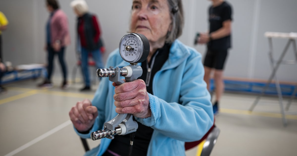 Overweldigende belangstelling voor fittesten senioren: ‘Wil je gezond ouder worden moet je in bewegi