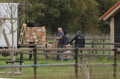 Dozen vol munitie afgevoerd bij boerderij Uddel, opnieuw veel politie op de been