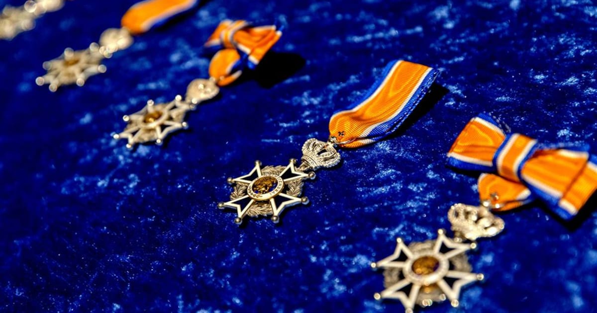 Lintjes in Voorst | Elf vrijwilligers onderscheiden, waaronder twee echtparen