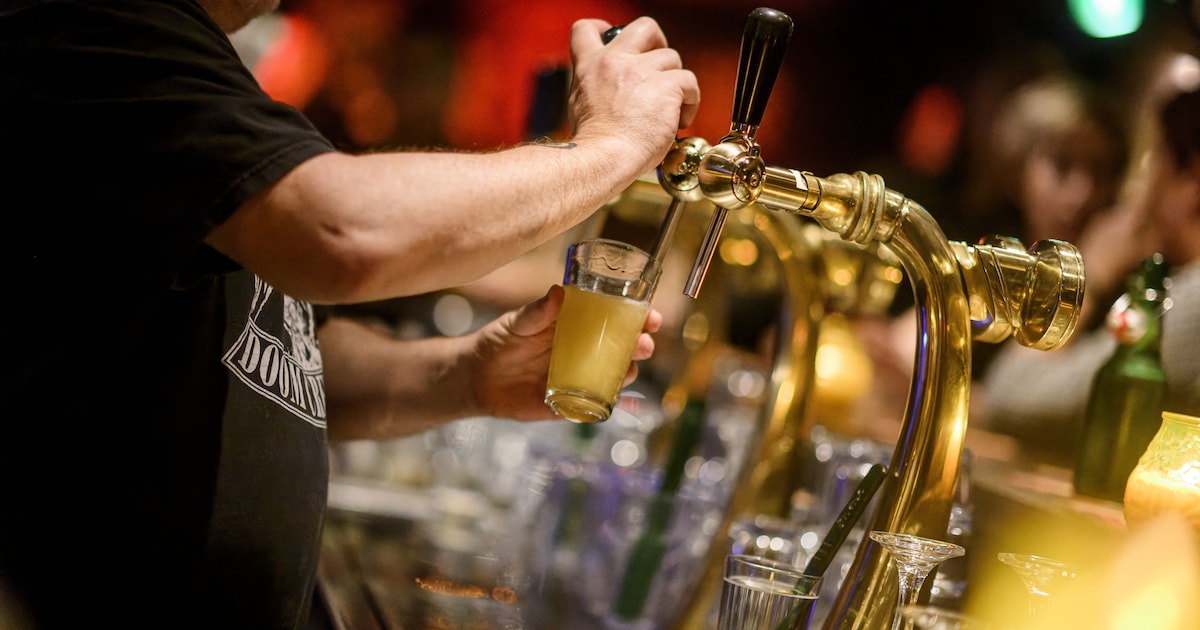 Hoe komt minderjarige op Urk aan drank? Gemeente stuurt ‘geheime tiener’ op pad