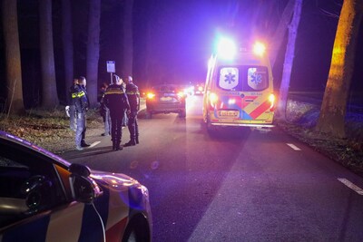 Scooterrijder gaat onderuit op Zelderseweg in Zwartebroek
