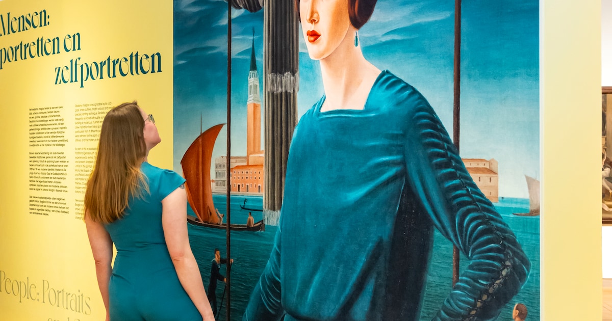 Bezoekers worden stil of schaterlachen bij de blote borsten in Museum More