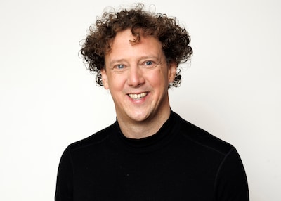 Jochem Myjer haalt megabedrag op met benefietvoorstellingen: