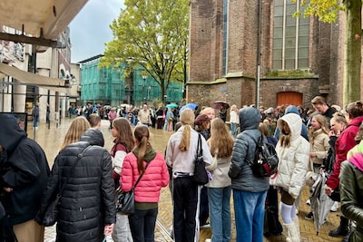 Megarij voor Zwolse platenzaak: 'Mensen dansen zelfs in de rij'