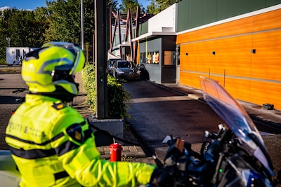Grote politiecontrole bij McDonald’s in Arnhem: dure maaltijd voor sommigen