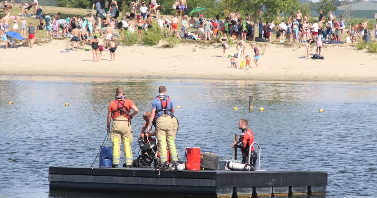 Overleden man in recreatieplas Emmeloord is 21-jarige uit Luttelgeest: ‘Zijn vriend moest hem loslat