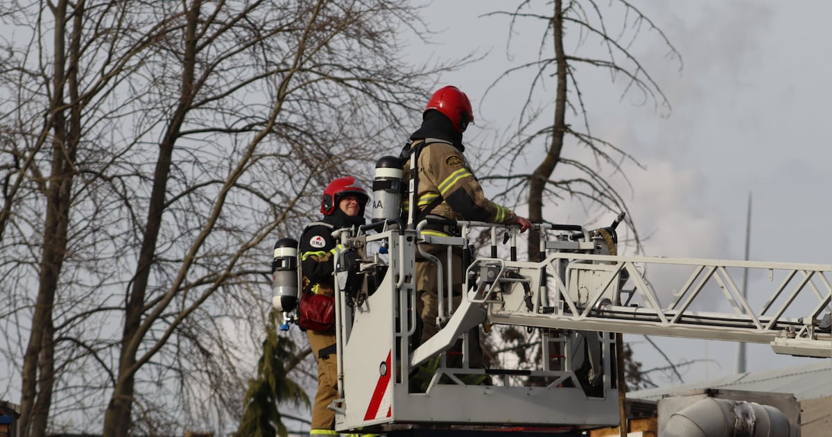 Rookontwikkeling bij groothandel door brand in afzuiginstallatie in Amsterdam