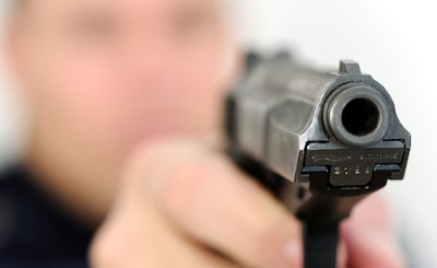 Man bedreigt vrouw met dood, schiet dag later op familielid: verdachte blijft vastzitten