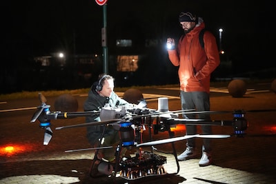 Onrust over grote drone boven Spakenburg: wat deed die daar?
