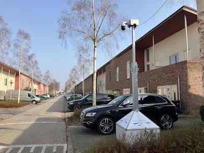 Brandstichting, explosie en nepgranaat. Ondernemer is al jaar doelwit van criminelen: ‘Rust vloek op