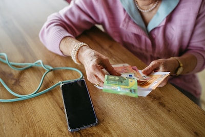 Babbeltruc vlak over de grens krijgt bizarre wending: berouwvolle ‘CV-monteur’ geeft geld, bankpas e