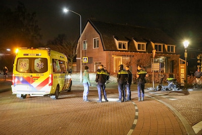Scooterrijder gewond na botsing met auto in Hoevelaken