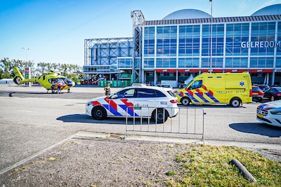 Fietser (41) overleden aan verwondingen na ongeluk bij GelreDome in Arnhem