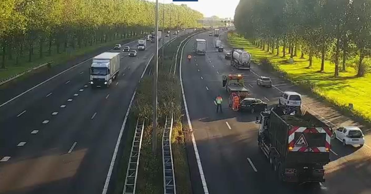 File op A28 bij Zwolle: rijstroken afgesloten na ongeval.