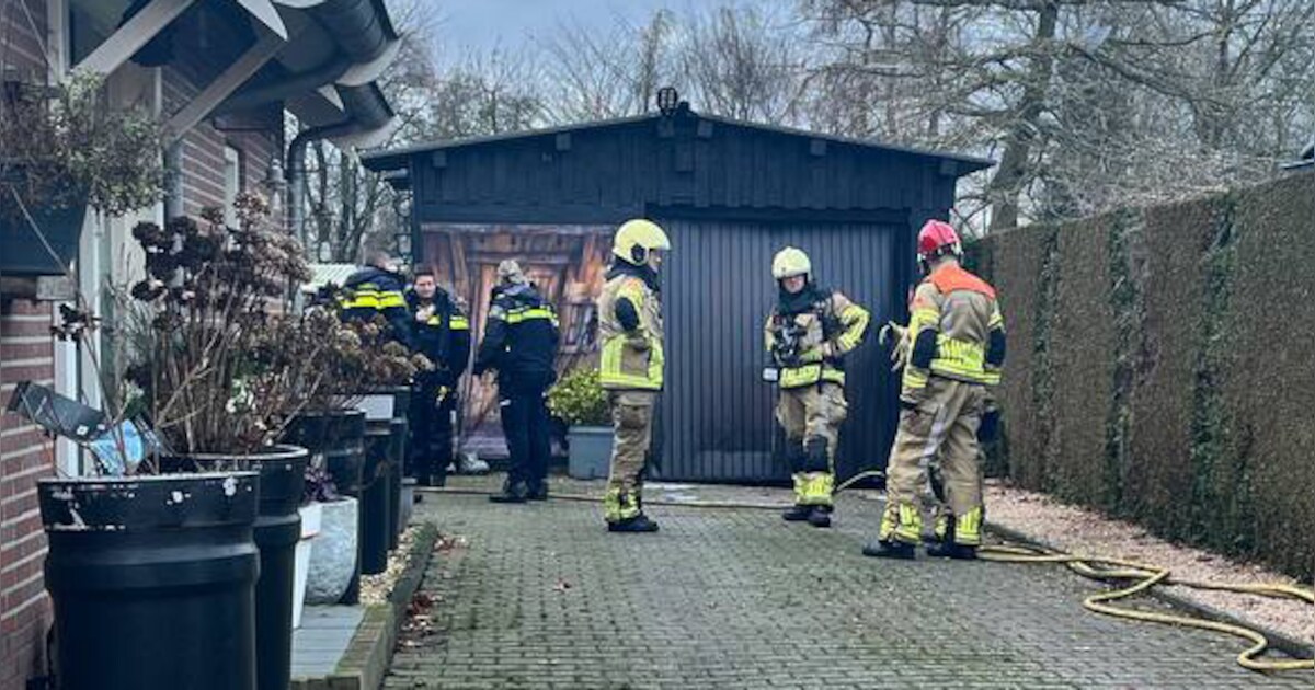 Man gewond bij ontploffing in schuurtje De Krim, arts uit traumahelikopter mee naar ziekenhuis