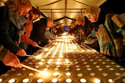 Duizenden kaarsjes branden bij De Drie Ranken in Apeldoorn