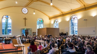 Dorpskerk Vaassen opent deuren voor bezoekers en gebedsintenties