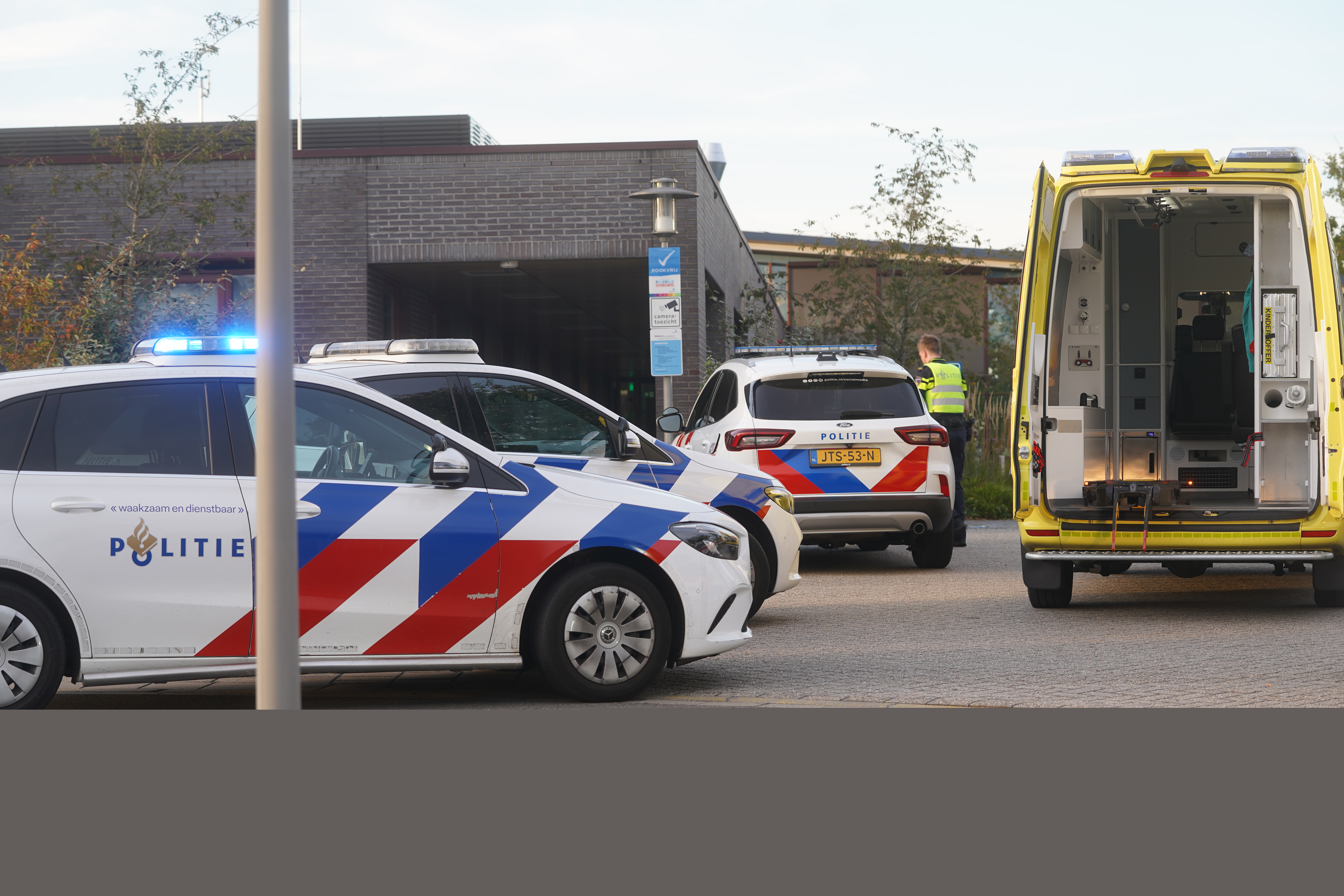 Gewonde door steekincident bij psychiatrisch centrum in Deventer, patiënt aangehouden