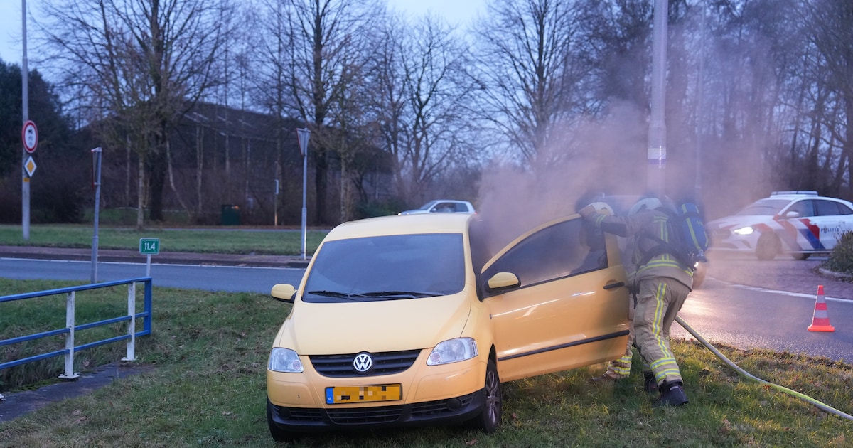 Dashboard gesmolten na autobrand op N851 bij Meppel