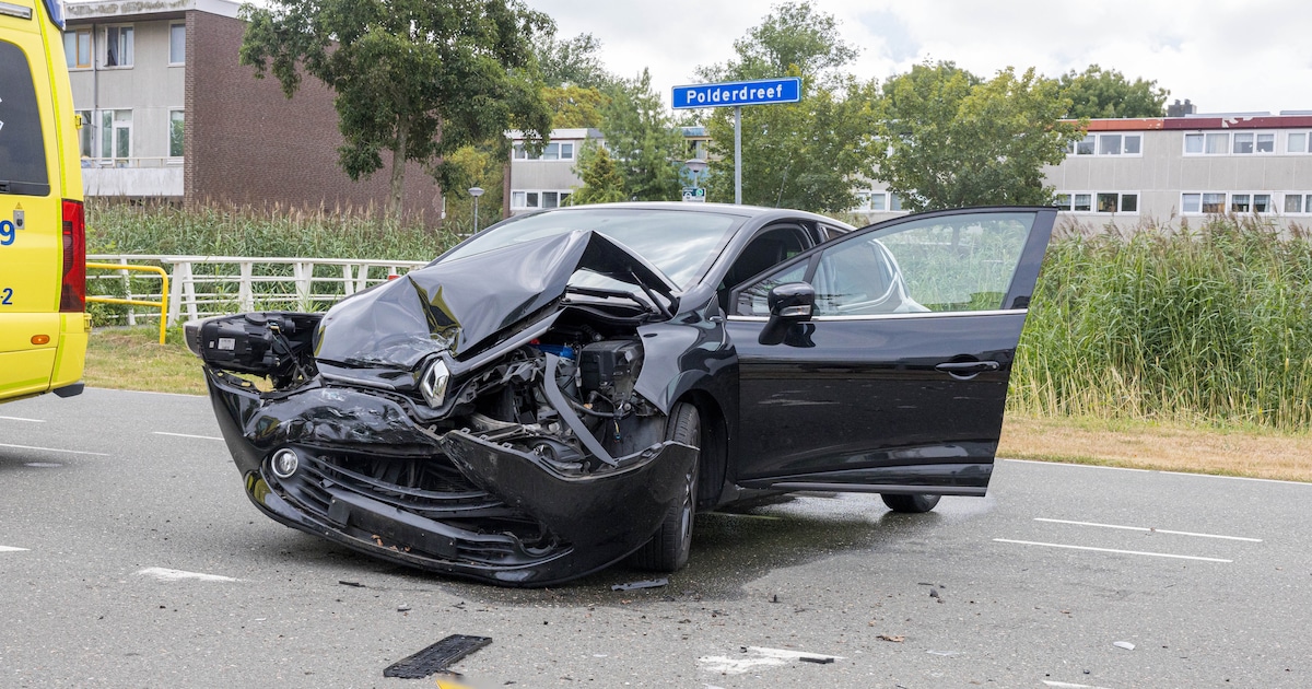 Botsing tussen twee auto's in Lelystad