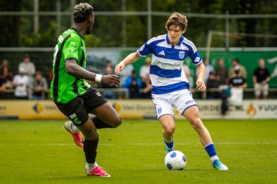 Gilles van der Wal tekent eerste profcontract • PEC Zwolle verliest oefenduel in Groningen