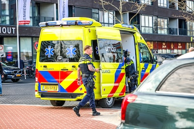 Fietser gewond na botsing met auto in Emmen