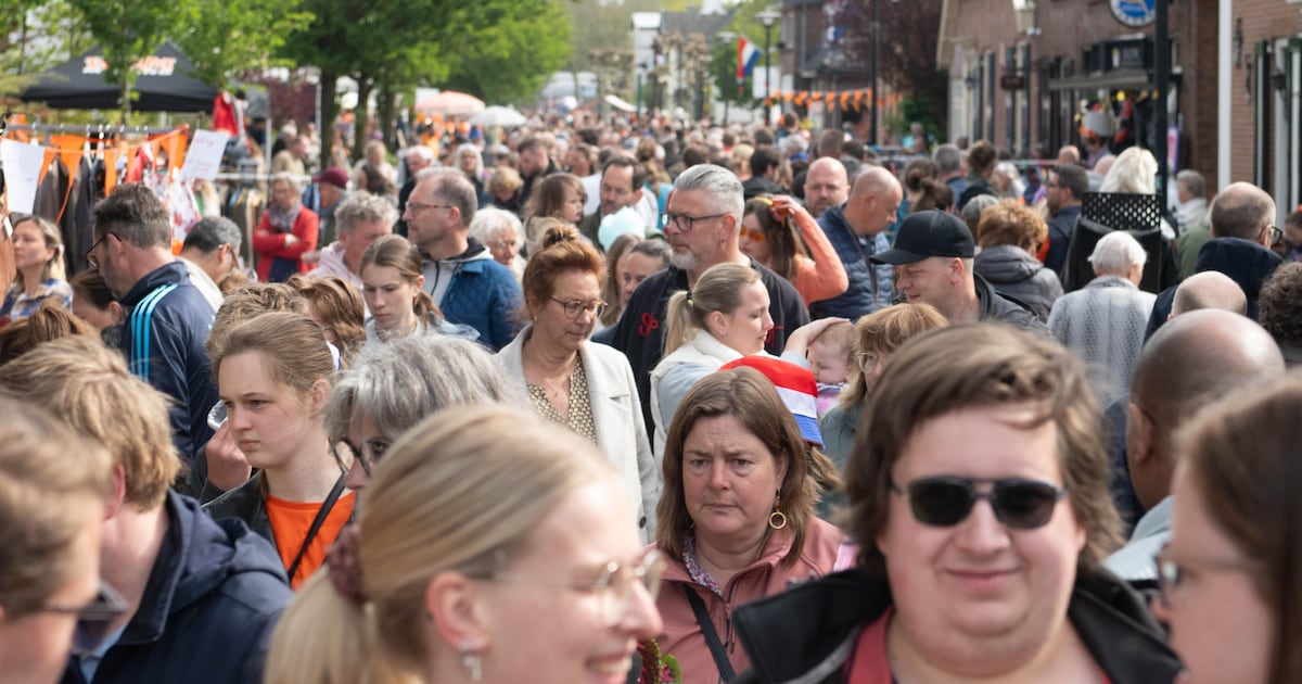 In beeld: De grote kleedjesmarkt in Warnsveld