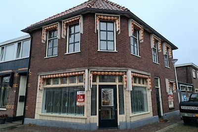 Gespot op Funda: bij deze Almelose woning kun je je eigen kunst showen