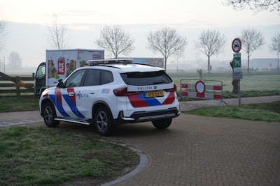 Politie onderzoek in Weiland Bunschoten-Spakenburg: omgeving ruim afgezet