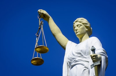 Oud-politieman veroordeeld voor fraude en verduistering