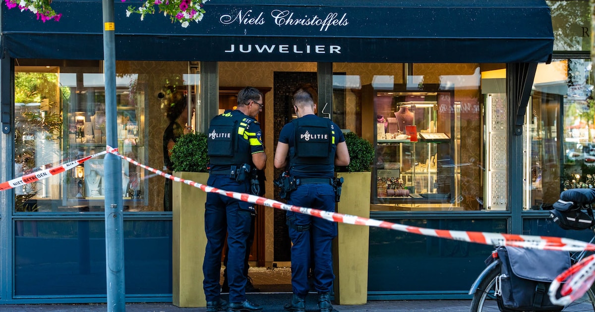 Overval bij juwelier in Zeewolde: gebied afgezet, politie doet onderzoek