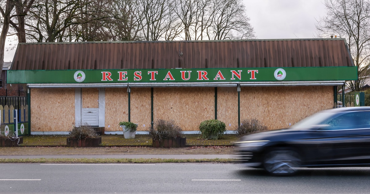 Opeens zitten er platen voor de ramen: gaat dit horecapand nog tot leven komen?