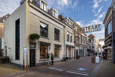 Man zwaar mishandeld in centrum van Kampen: ‘Ik dacht: hij schopt hem dood’