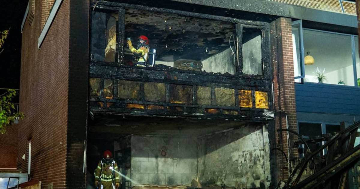 Woning in Lelystad voorlopig dicht na explosie en brand: oorzaak nog steeds niet duidelijk