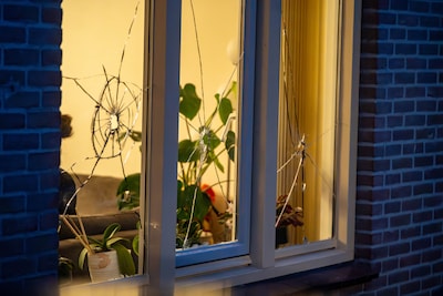 Ruiten van woning in Deventer sneuvelen bij nachtelijke explosie