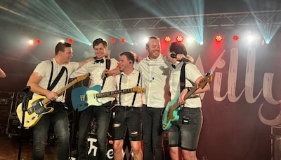 Willem begint als tiener met vrienden een bandje, tien jaar later volgt een emotioneel afscheid