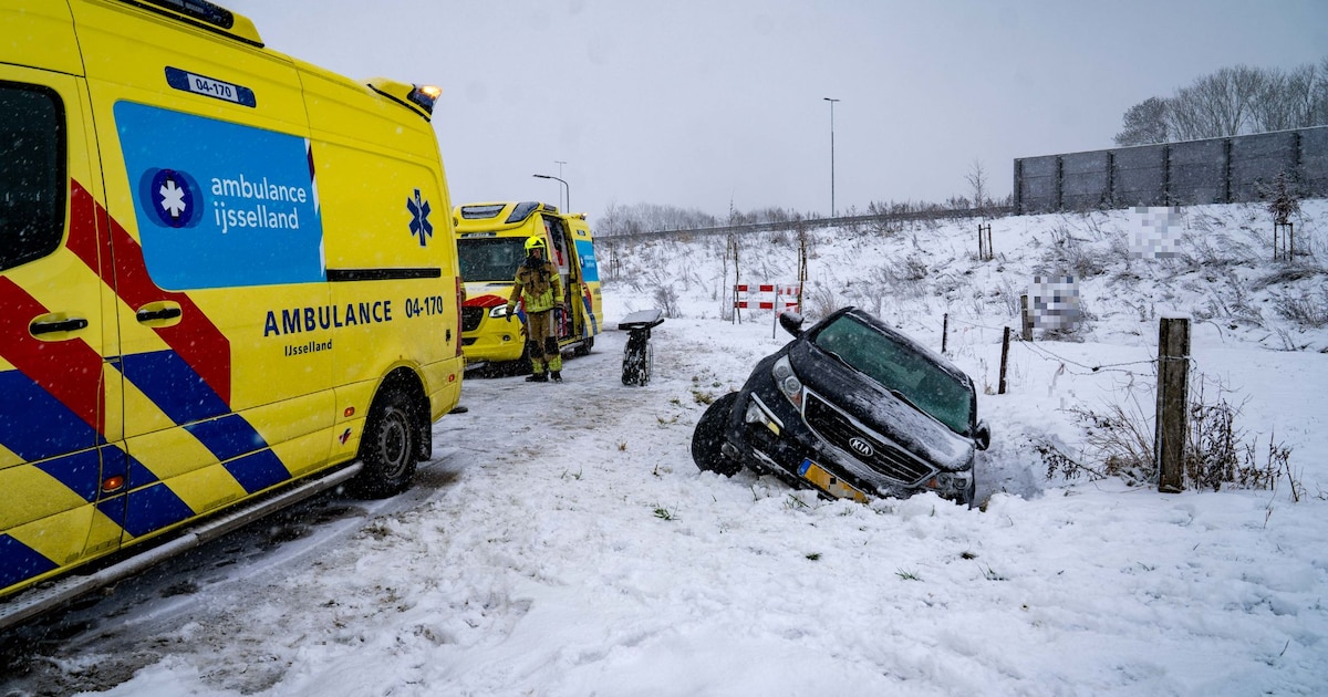 Schuiver in de sloot bij Twello: twee gewonden