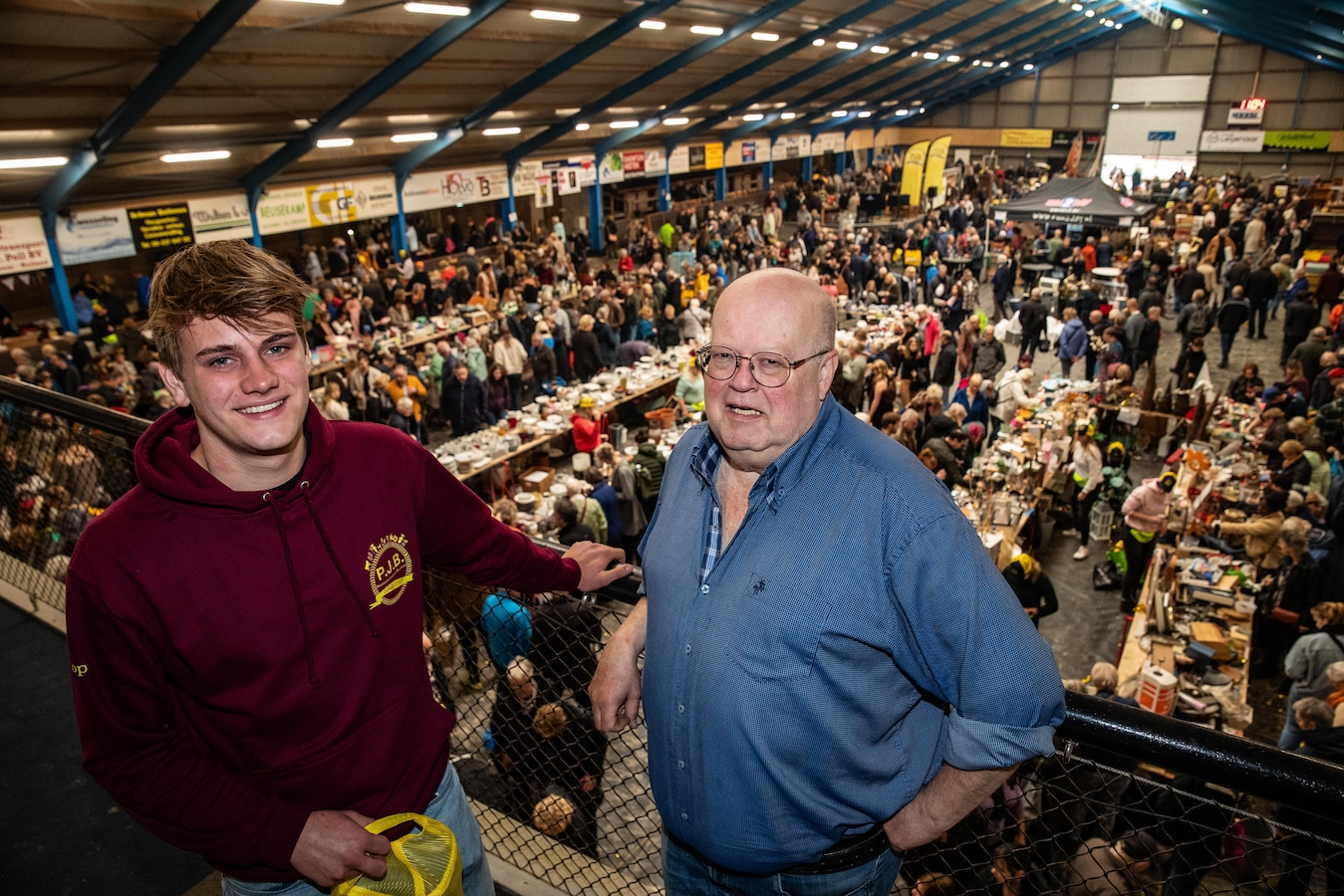kloosterboer Deze rommelmarkt is al vijftig jaar traditie in Bathmen: 'Vroeger ging wat  er overbleef genadeloos in de fik' | Foto | destentor.nl