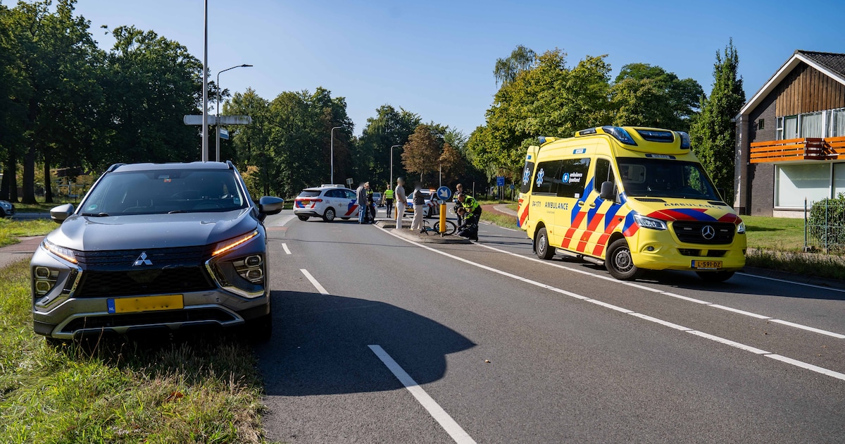 Wielrenner gewond bij botsing met auto in Schalkhaar.