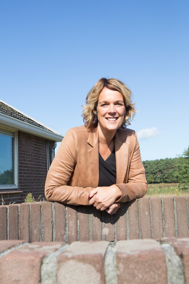 Simone begint Koesafari in Varsen: Het was een monsterproject | Regio ...