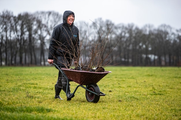 In Lettele krijgen de landbouwvernieuwers van Land van Ons voet aan de ...