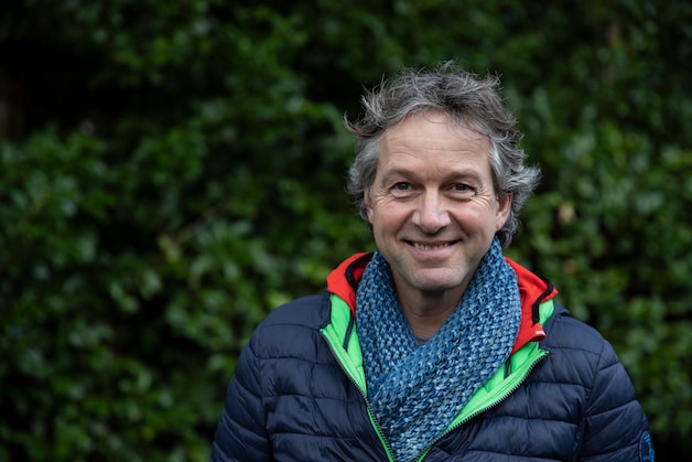 Peter drinkt na ruzie weer koffie met de buren, dankzij ...