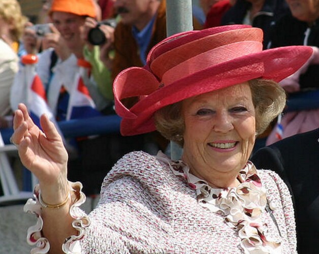 Chapeaux! Prinses Beatrix opent hoedententoonstelling in Paleis het Loo ...